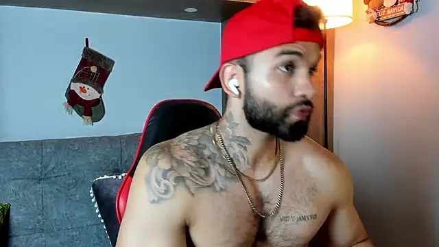 Snapshot of MarkHazze chatting on December 15, 10:59 pm MarkHazze online show from December 15, 10:59 pm