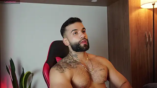 Snapshot of MarkHazze chatting on November 6, 9:08 pm MarkHazze online show from November 6, 9:08 pm