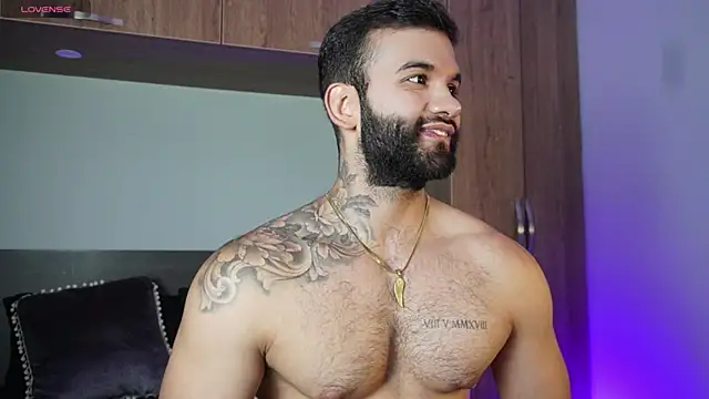 Snapshot of MarkHazze chatting on October 13, 8:32 pm MarkHazze online show from October 13, 8:32 pm