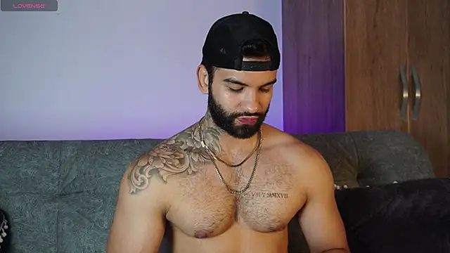 Snapshot of MarkHazze chatting on October 28, 9:36 pm MarkHazze online show from October 28, 9:36 pm