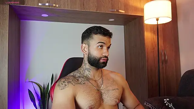 Snapshot of MarkHazze chatting on November 10, 12:04 am MarkHazze online show from November 10, 12:04 am