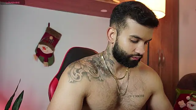 Snapshot of MarkHazze chatting on December 5, 12:10 am MarkHazze online show from December 5, 12:10 am