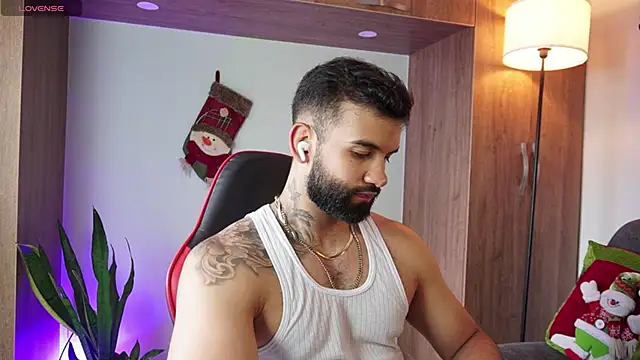 Snapshot of MarkHazze chatting on November 30, 8:53 pm MarkHazze online show from November 30, 8:53 pm