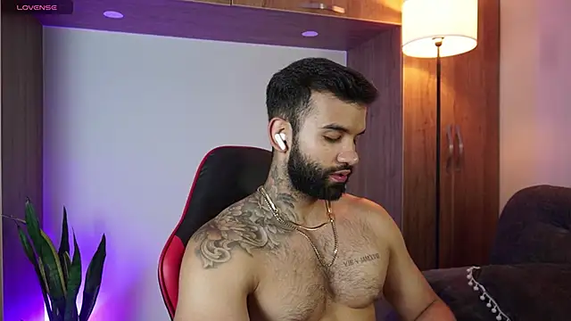 Snapshot of MarkHazze chatting on November 21, 10:53 pm MarkHazze online show from November 21, 10:53 pm