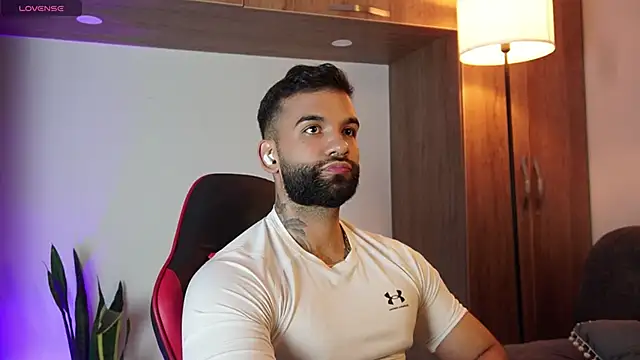 Snapshot of MarkHazze chatting on November 7, 10:57 pm MarkHazze online show from November 7, 10:57 pm