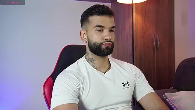 Snapshot of MarkHazze chatting on November 25, 12:00 am MarkHazze online show from November 25, 12:00 am