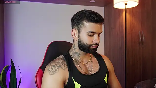 Snapshot of MarkHazze chatting on November 14, 10:13 pm MarkHazze online show from November 14, 10:13 pm