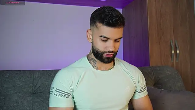 Snapshot of MarkHazze chatting on November 4, 9:51 pm MarkHazze online show from November 4, 9:51 pm