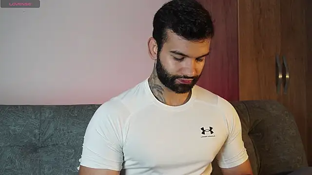 Snapshot of MarkHazze chatting on October 31, 3:52 pm MarkHazze online show from October 31, 3:52 pm