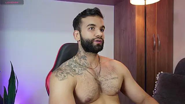 Snapshot of MarkHazze chatting on November 20, 11:03 pm MarkHazze online show from November 20, 11:03 pm