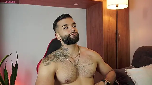 Snapshot of MarkHazze chatting on November 24, 12:10 am MarkHazze online show from November 24, 12:10 am