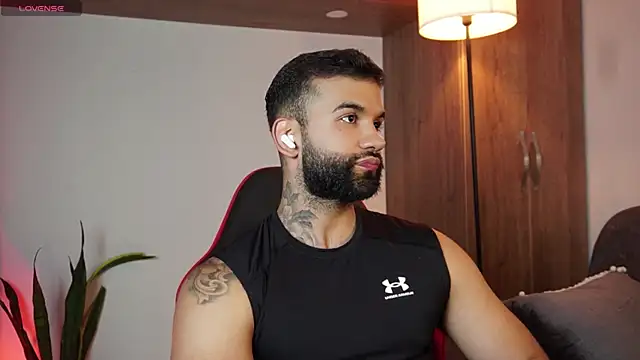 Snapshot of MarkHazze chatting on November 11, 9:53 pm MarkHazze online show from November 11, 9:53 pm