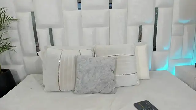 imkrystall online show from January 9, 8:05 pm