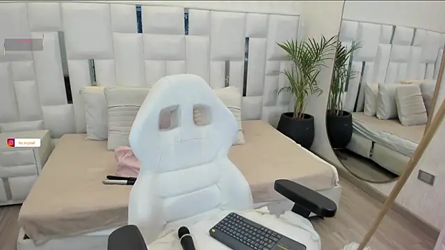 imkrystall online show from March 6, 8:48 pm