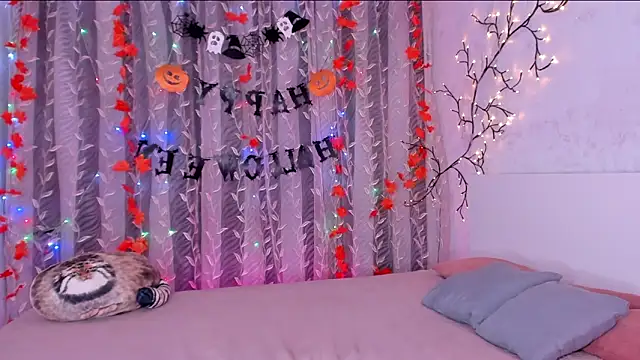 Snapshot of space_cowgirl chatting on November 3, 11:19 pm space cowgirl online show from November 3, 11:19 pm