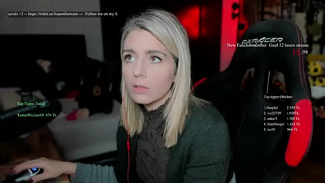 Snapshot of Lisaonthemoon chatting on October 5, 7:37 pm Lisaonthemoon online show from October 5, 7:37 pm