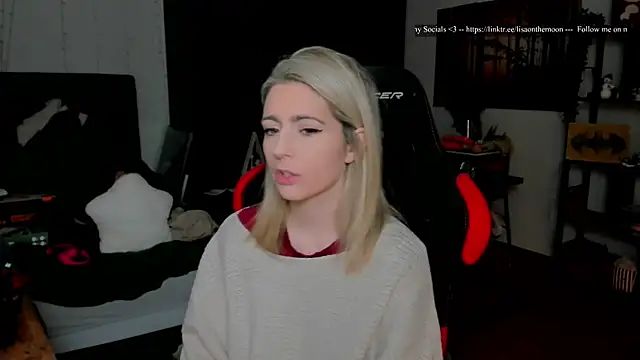 Snapshot of Lisaonthemoon chatting on January 17, 6:33 pm Lisaonthemoon online show from January 17, 6:33 pm