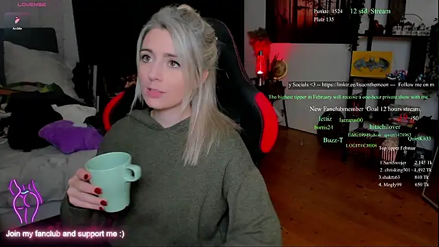 Snapshot of Lisaonthemoon chatting on February 8, 8:50 pm Lisaonthemoon online show from February 8, 8:50 pm