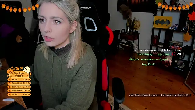 Snapshot of Lisaonthemoon chatting on October 30, 7:00 pm Lisaonthemoon online show from October 30, 7:00 pm