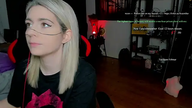 Snapshot of Lisaonthemoon chatting on February 2, 4:28 pm Lisaonthemoon online show from February 2, 4:28 pm