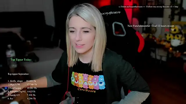 Snapshot of Lisaonthemoon chatting on October 1, 7:18 pm Lisaonthemoon online show from October 1, 7:18 pm