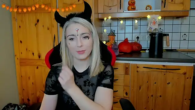 Snapshot of Lisaonthemoon chatting on October 26, 8:31 pm Lisaonthemoon online show from October 26, 8:31 pm