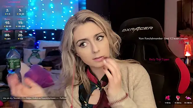 Lisaonthemoon online show from May 9, 4:43 pm