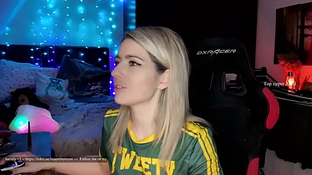 Lisaonthemoon online show from April 10, 5:53 pm