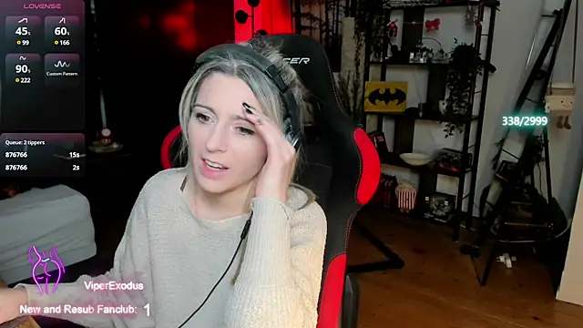 Snapshot of Lisaonthemoon chatting on March 17, 12:32 am Lisaonthemoon online show from March 17, 12:32 am