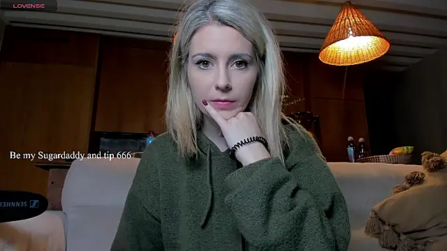 Snapshot of Lisaonthemoon chatting on November 12, 5:39 pm Lisaonthemoon online show from November 12, 5:39 pm