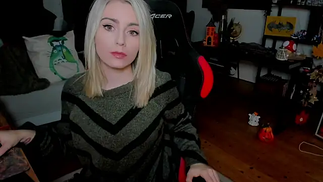 Snapshot of Lisaonthemoon chatting on October 22, 5:56 pm Lisaonthemoon online show from October 22, 5:56 pm