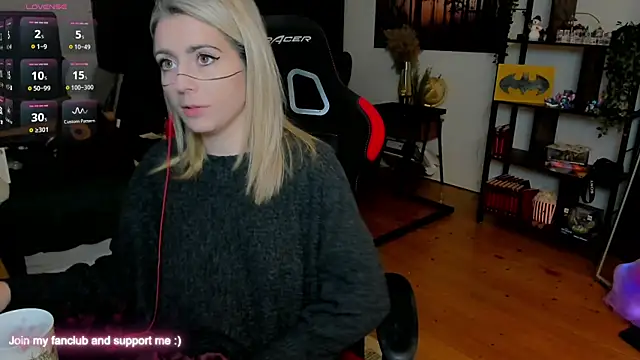 Snapshot of Lisaonthemoon chatting on December 19, 4:09 pm Lisaonthemoon online show from December 19, 4:09 pm