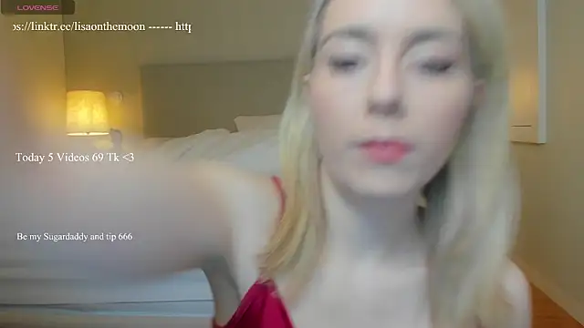 Snapshot of Lisaonthemoon chatting on November 15, 5:06 pm Lisaonthemoon online show from November 15, 5:06 pm