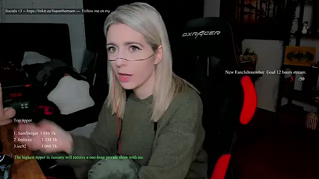 Snapshot of Lisaonthemoon chatting on January 10, 2:45 pm Lisaonthemoon online show from January 10, 2:45 pm