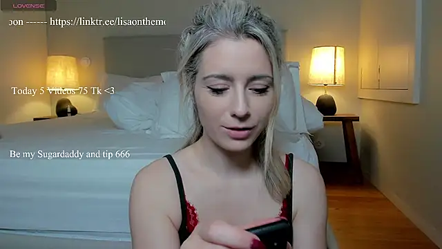 Snapshot of Lisaonthemoon chatting on November 13, 4:00 pm Lisaonthemoon online show from November 13, 4:00 pm