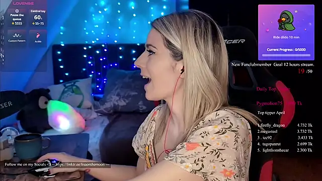 Lisaonthemoon online show from April 26, 3:09 pm