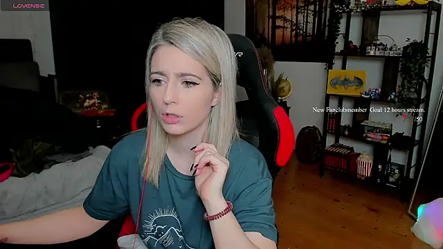 Lisaonthemoon online show from March 4, 6:48 pm