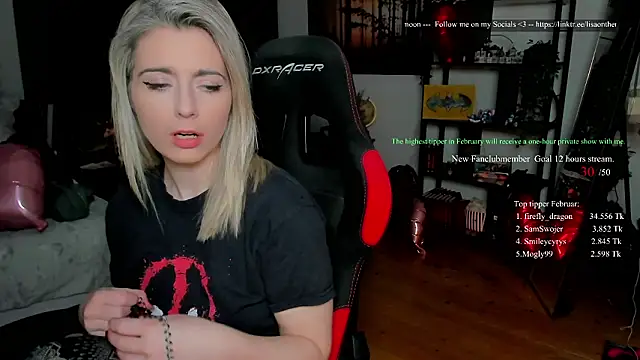 Snapshot of Lisaonthemoon chatting on February 15, 8:41 pm Lisaonthemoon online show from February 15, 8:41 pm