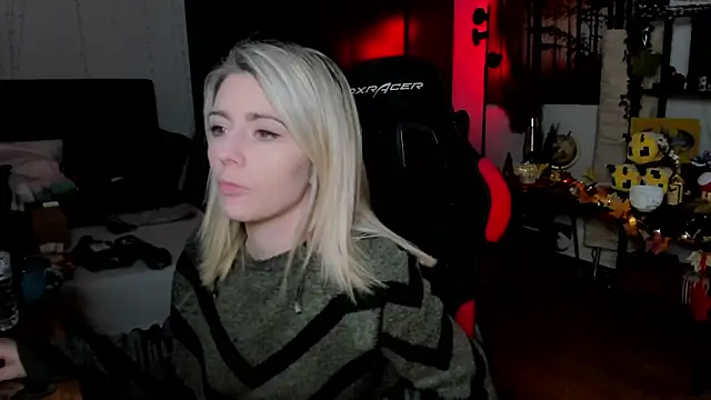 Snapshot of Lisaonthemoon chatting on September 30, 6:14 pm Lisaonthemoon online show from September 30, 6:14 pm