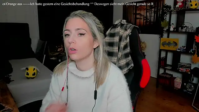 Snapshot of Lisaonthemoon chatting on November 29, 2:39 pm Lisaonthemoon online show from November 29, 2:39 pm