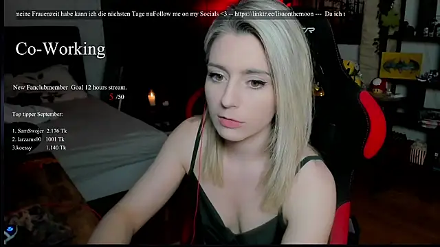 Snapshot of Lisaonthemoon chatting on September 10, 6:18 pm Lisaonthemoon online show from September 10, 6:18 pm