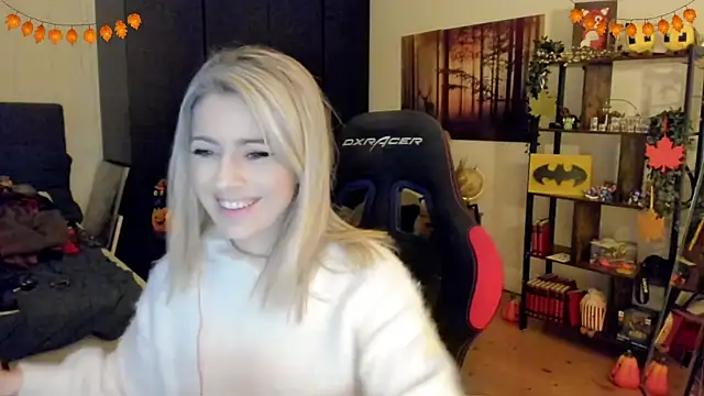 Snapshot of Lisaonthemoon chatting on November 21, 10:53 pm Lisaonthemoon online show from November 21, 10:53 pm