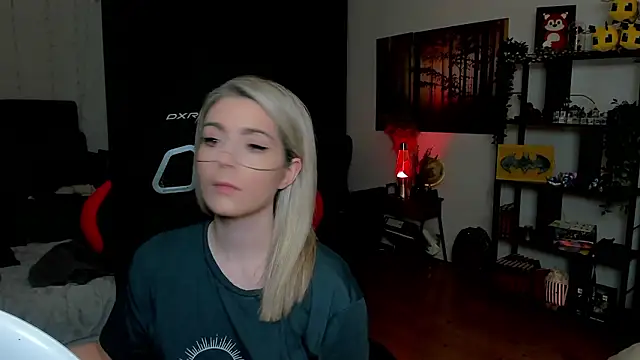 Snapshot of Lisaonthemoon chatting on February 28, 8:08 pm Lisaonthemoon online show from February 28, 8:08 pm