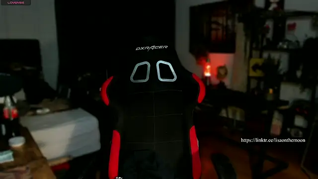 Snapshot of Lisaonthemoon chatting on March 11, 5:35 pm Lisaonthemoon online show from March 11, 5:35 pm