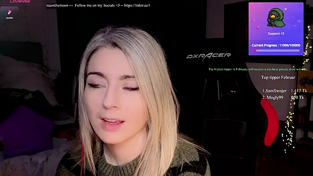 Snapshot of Lisaonthemoon chatting on February 7, 3:31 pm Lisaonthemoon online show from February 7, 3:31 pm