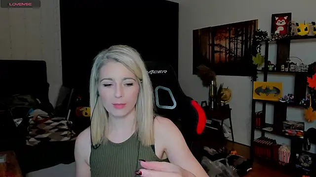 Snapshot of Lisaonthemoon chatting on November 1, 11:42 pm Lisaonthemoon online show from November 1, 11:42 pm