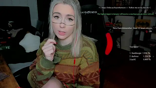 Snapshot of Lisaonthemoon chatting on January 11, 9:44 pm Lisaonthemoon online show from January 11, 9:44 pm