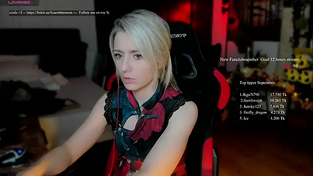 Snapshot of Lisaonthemoon chatting on September 28, 7:10 pm Lisaonthemoon online show from September 28, 7:10 pm