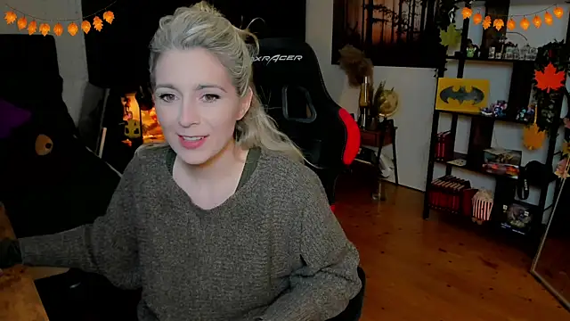 Snapshot of Lisaonthemoon chatting on October 29, 8:41 pm Lisaonthemoon online show from October 29, 8:41 pm