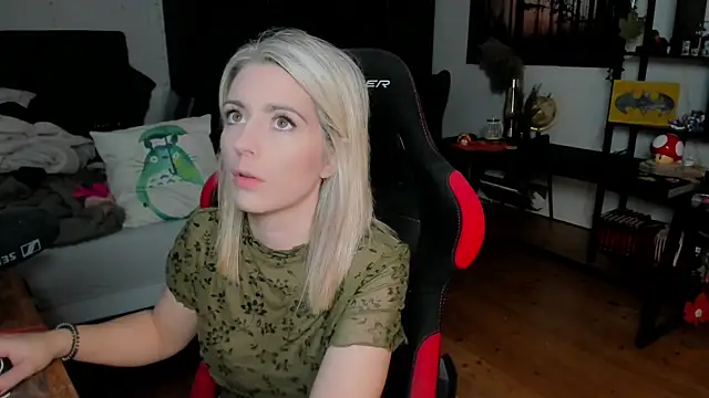 Snapshot of Lisaonthemoon chatting on October 18, 1:57 pm Lisaonthemoon online show from October 18, 1:57 pm